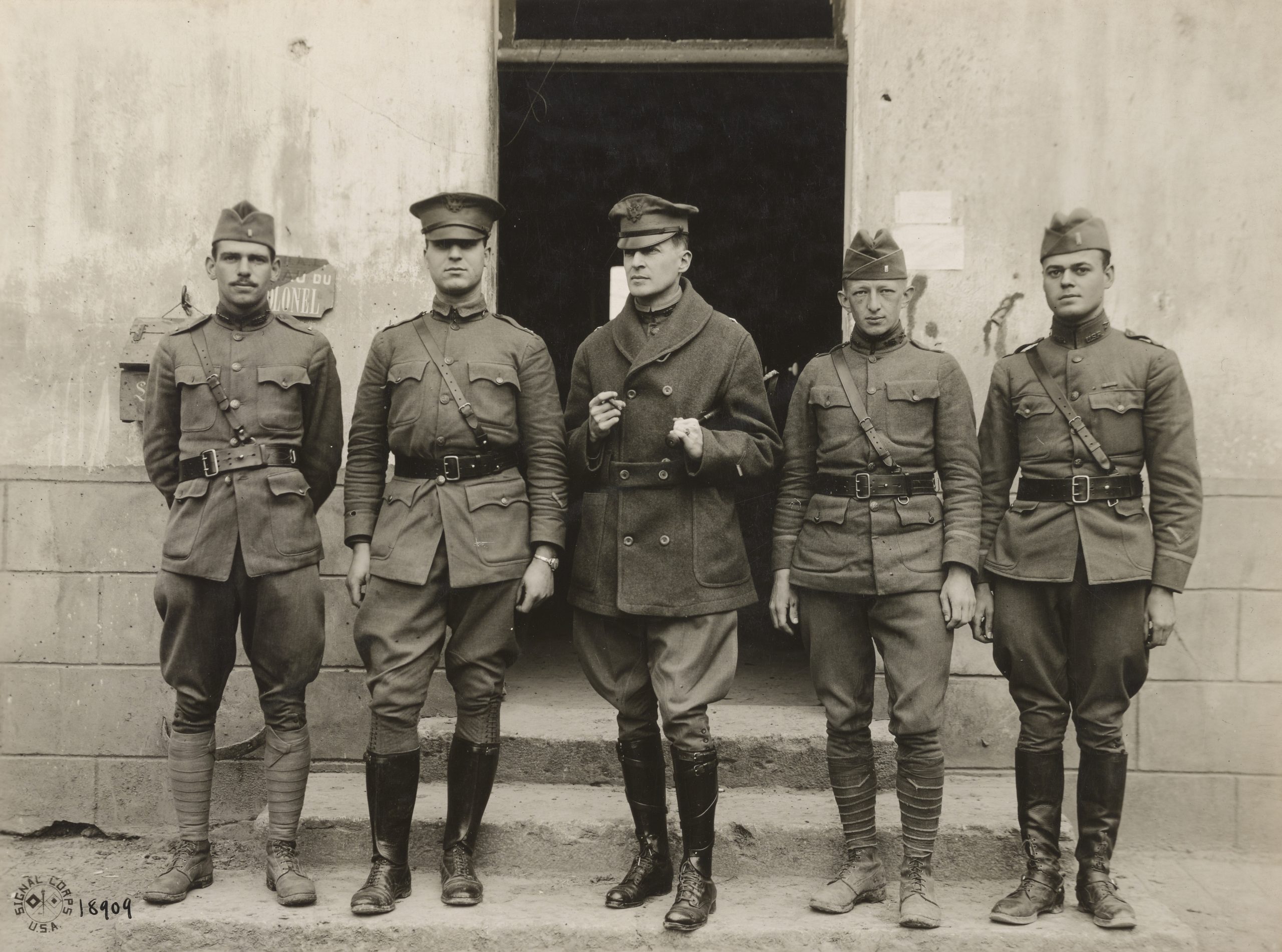 General MacArthur and soldiers in WW1-era uniforms.